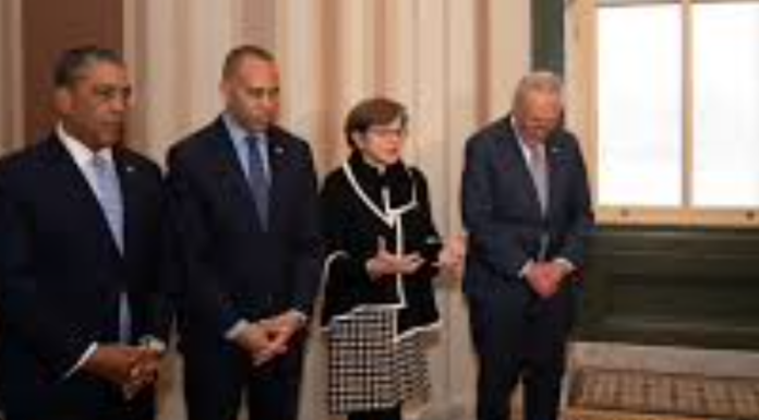 Dem Leaders Hold Prayer Service