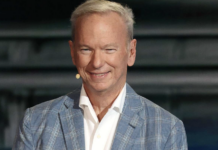 Google Chief Schmidt Booed At AU Commencement