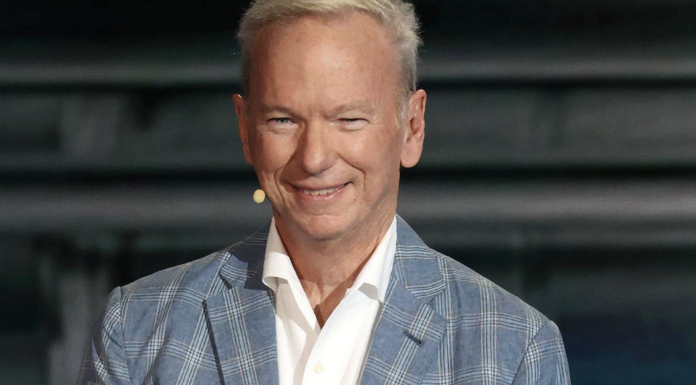 Google Chief Schmidt Booed At AU Commencement