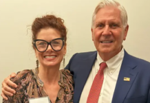 Debra Messing Drops Democrats Reveals Real Reason